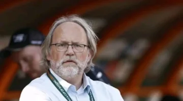 أزمة الراتب والمعسكر.. مدرب مالي توم سينتفيت يكشف كواليس مثيرة حول مصيره المستقبلي